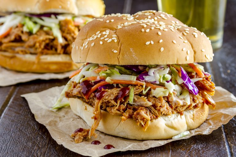 Pulled pork med fräsch kålsallad