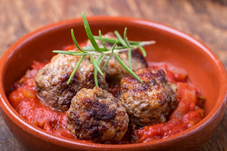 Albondigas av lammkött i tomatsås
