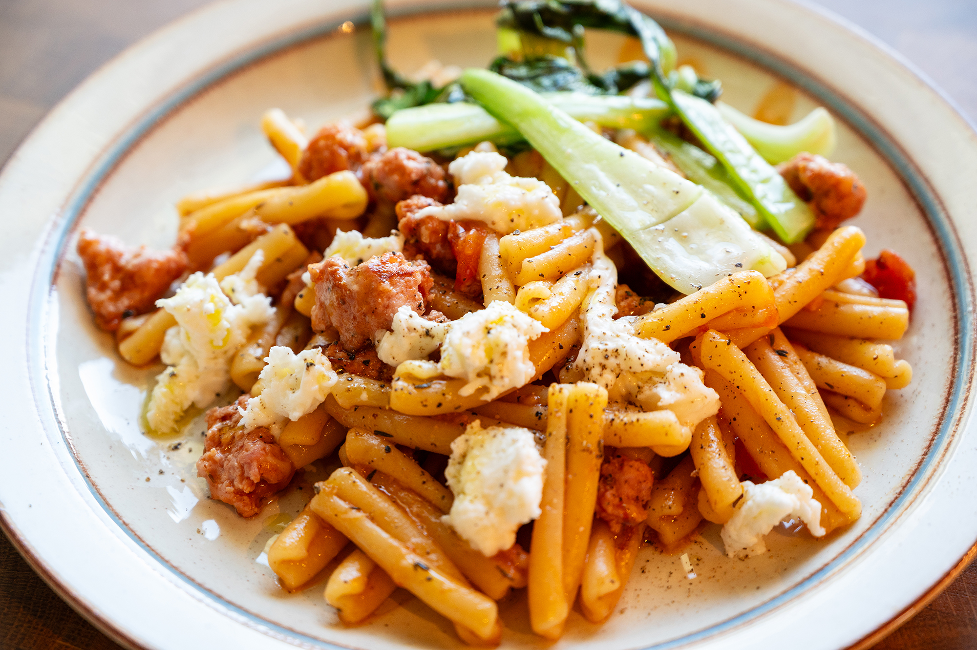 Caserecce med salsiccia och fräst pak choi