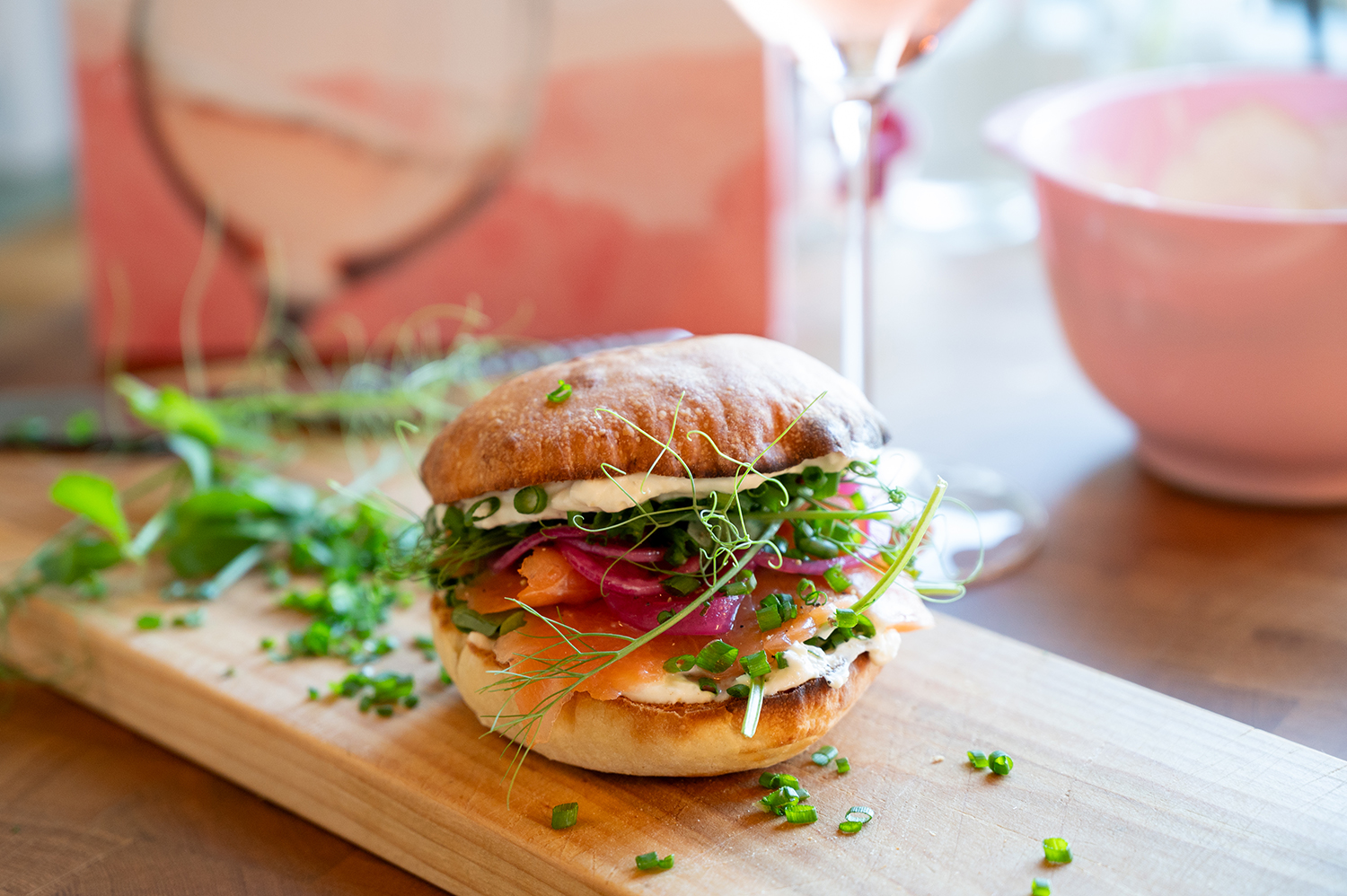 Laxsmörgås med pepparrotskräm