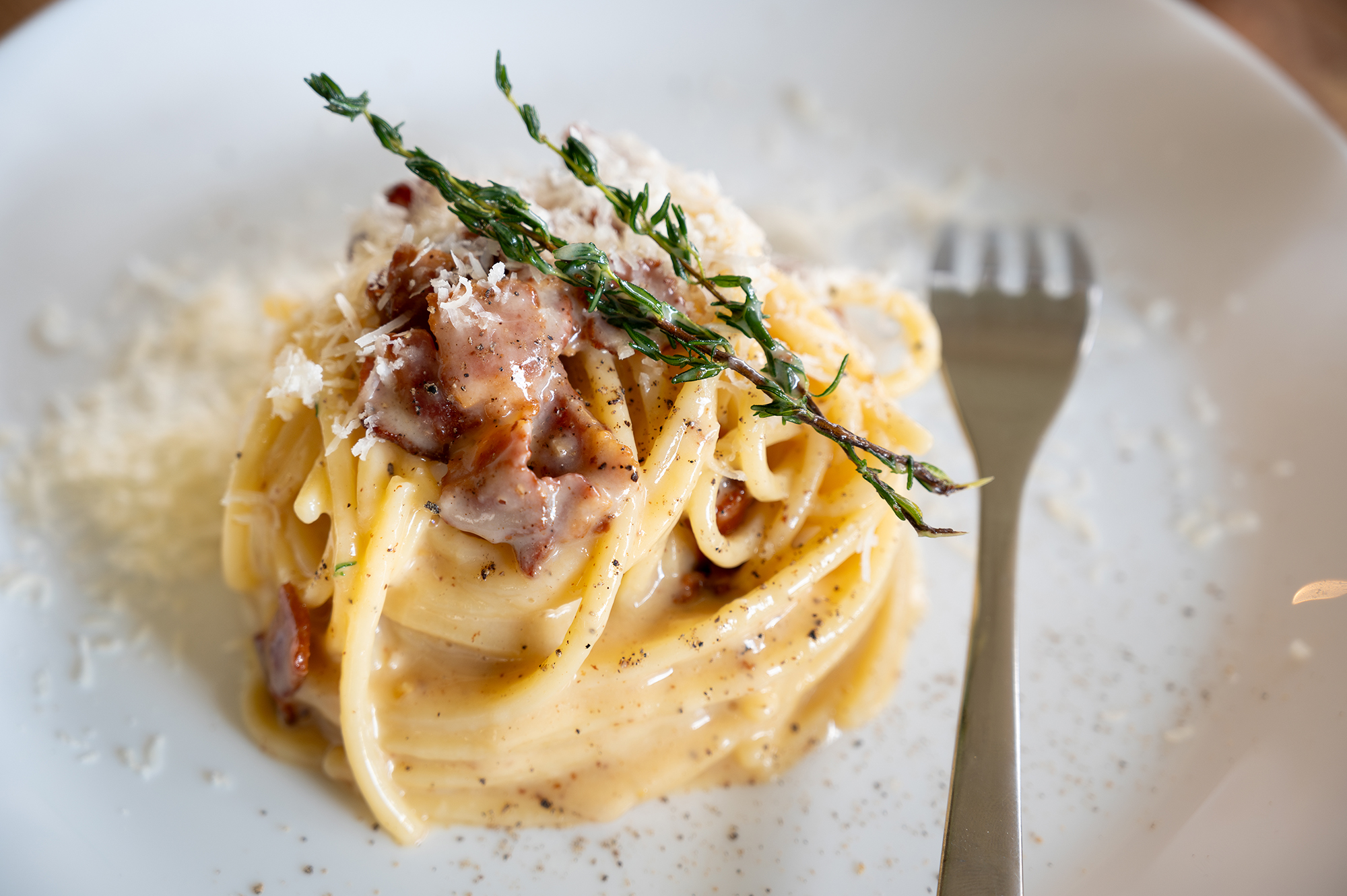 Carbonara med bacon och rostad vitlök