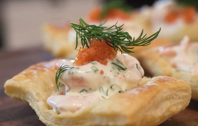 Frasiga smördegskorgar med räkröra