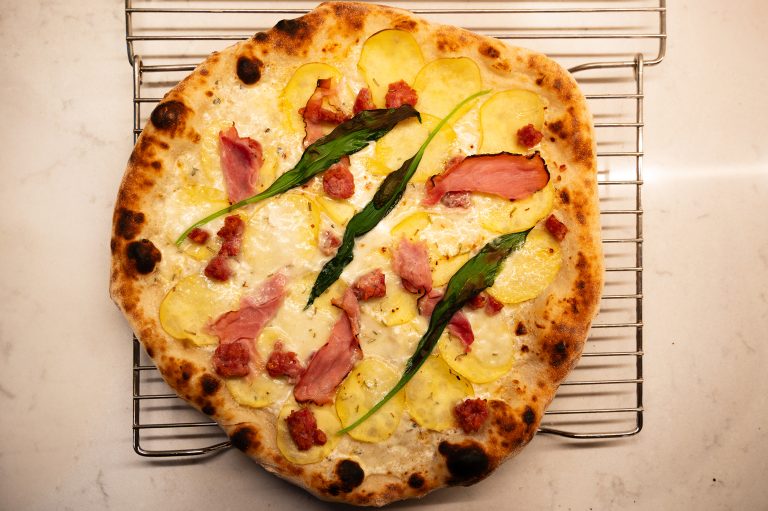 Pizza bianco med sotad ramslök