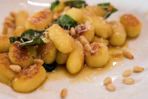 Gnocchi med brynt salviasmör Gnocchi med brynt salviasmör