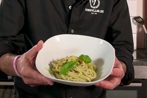 Pasta al pesto e gamberetti (pasta med pesto och räkor)
