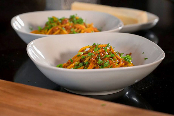 Spaghetti och köttfärssås med kurdiska smaker Spaghetti och köttfärssås med kurdiska smaker