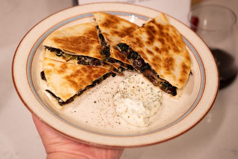 Quesadillas med svamp och svartkål