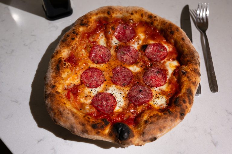 Pizza med salame napoli