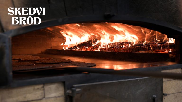 Vedgräddat knäckebröd – Vi besöker Skedvi Bröd!