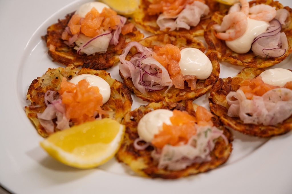 Råraka med kallrökt lax