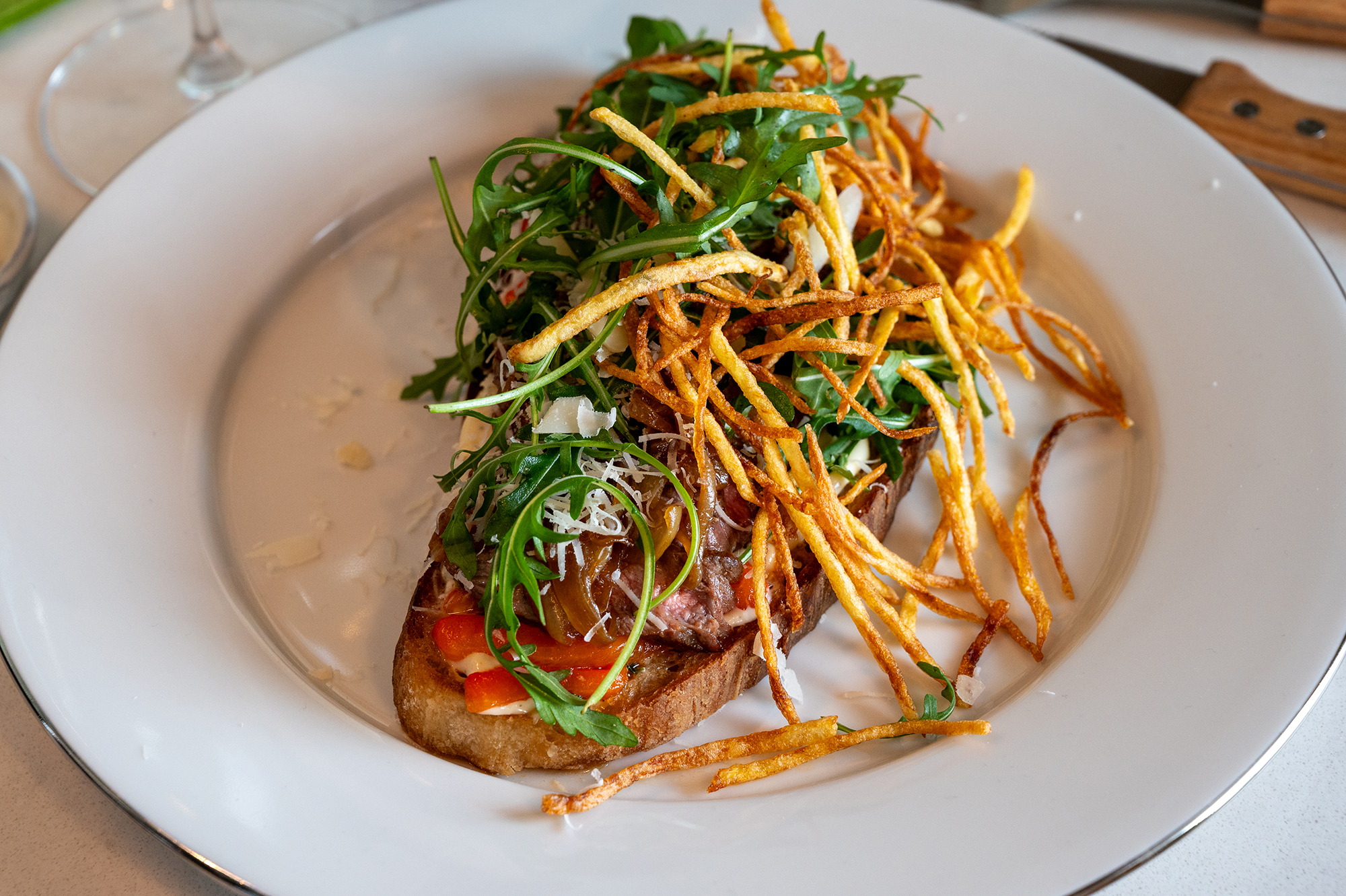 Steak sandwich med grillad paprika och tryffelmajonnäs