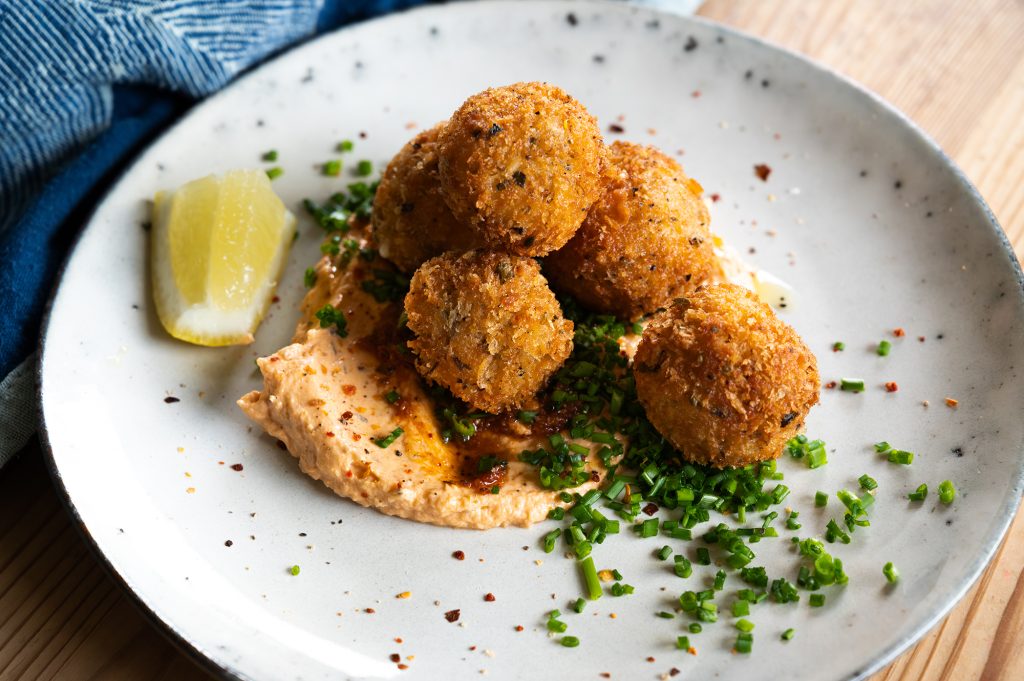 Friterade minimozzarella med röd mascarponekräm