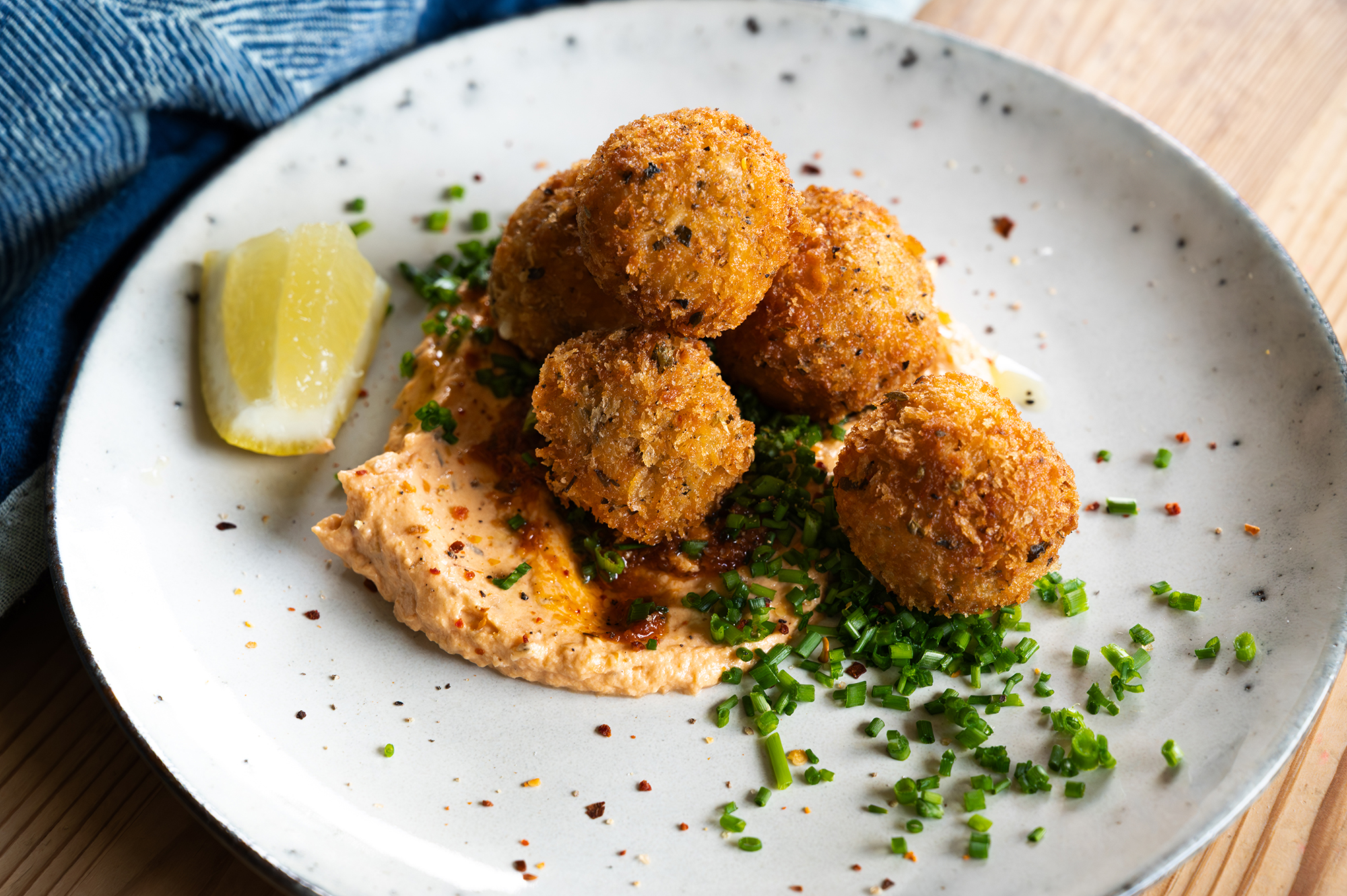 Friterade minimozzarella med röd mascarponekräm