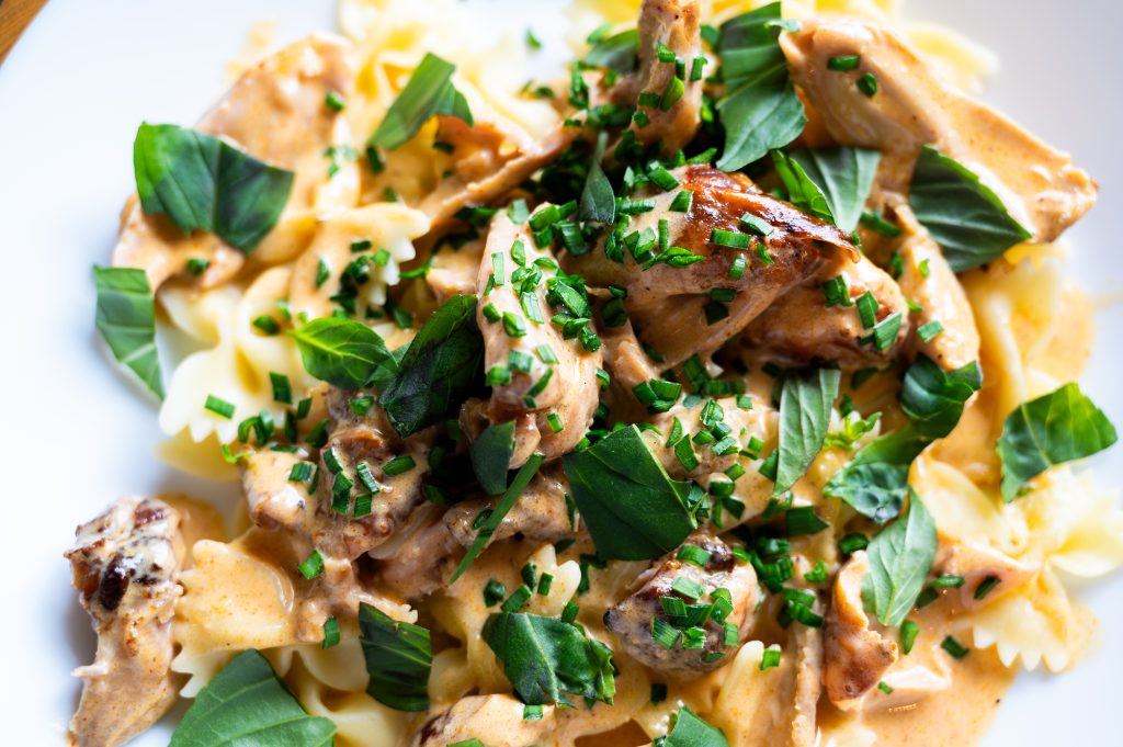 Krämig kycklingpasta med paprika & dijonsenap